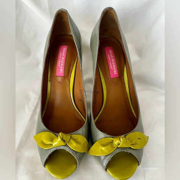 Perfect peep toe Mizrahi heels - Picture 2 of 5